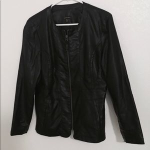 Medium Black Leather Jacket ❤️